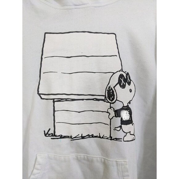KAWS x Peanuts UT Uniqlo Snoopy Hoodie Sweatshirt Adult Size Medium White Unisex - Picture 2 of 8